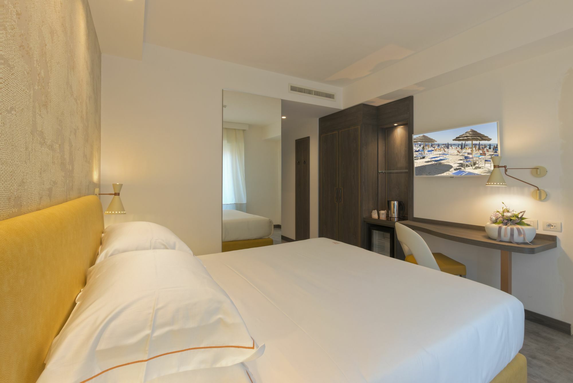 Ghibli Hotel Civitanova Marche Bagian luar foto