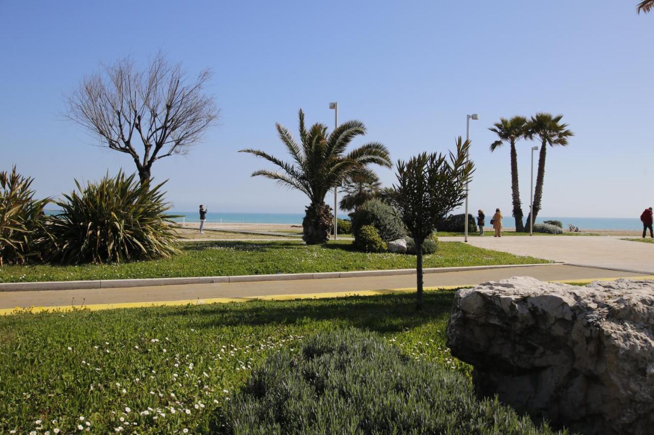 Ghibli Hotel Civitanova Marche Bagian luar foto